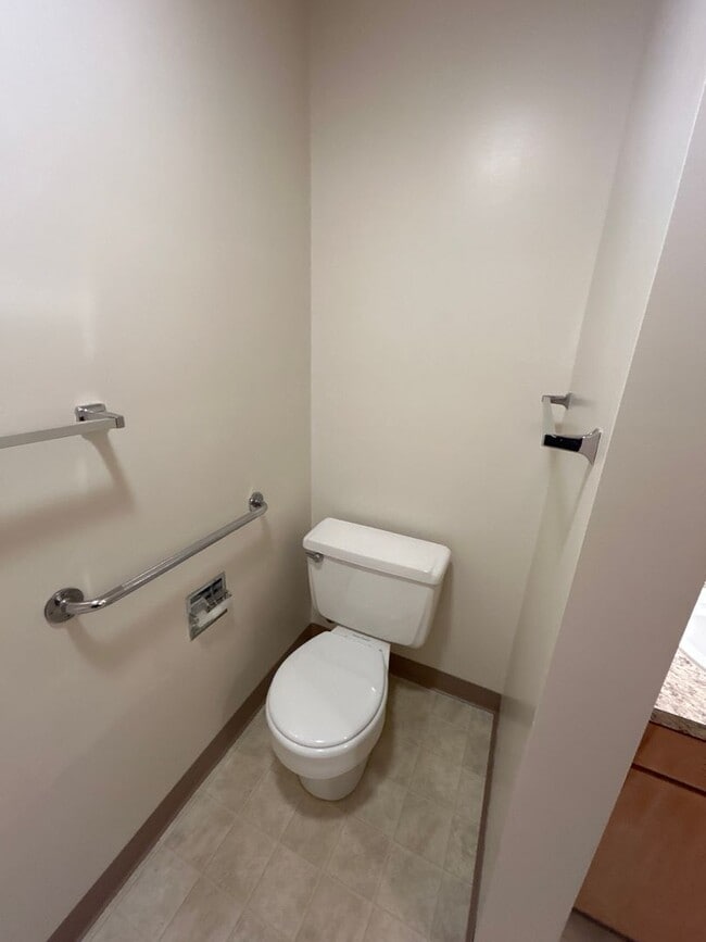 Building Photo - HALF OFF FEBRUARY RENT! 3 Bedroom 1.5 Bath in Desirable NW Corvallis