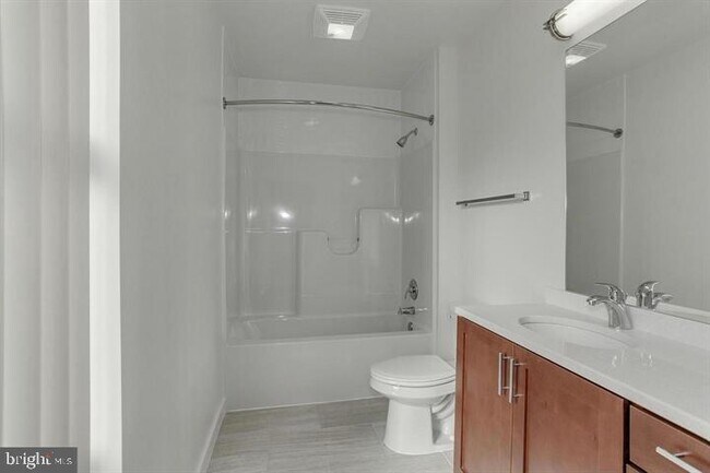 Building Photo - 905 N Jackson St