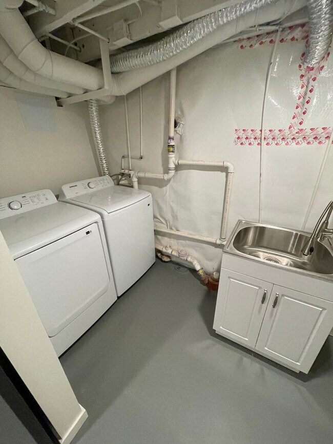 Building Photo - AVAILABLE Immediately!- 3 Bed 2 Bath Single family home!