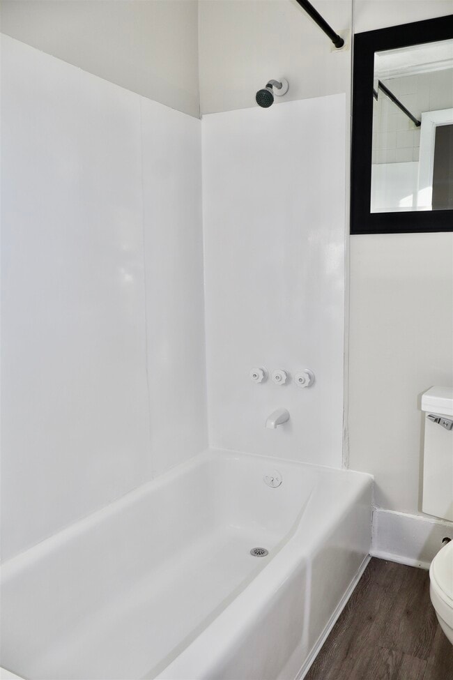 Building Photo - 39 Mead St