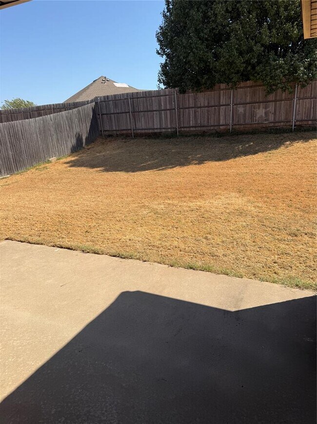 Building Photo - 400 S Castle Ridge Ln