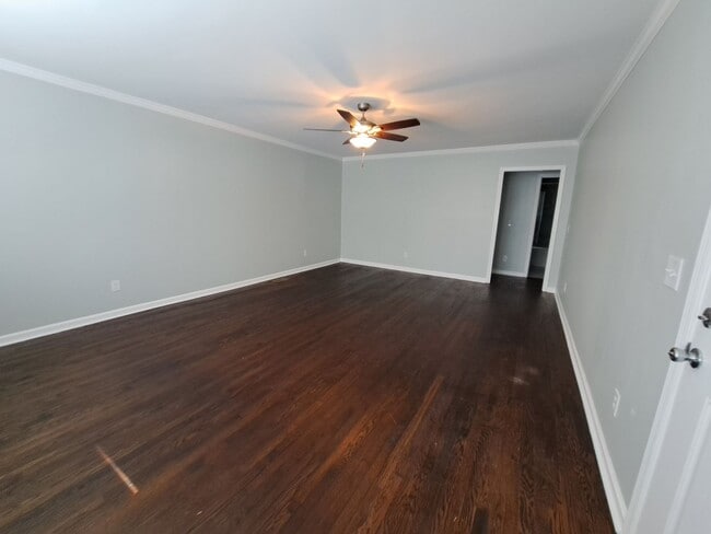 Building Photo - 1450-1452 Brentwood Drive