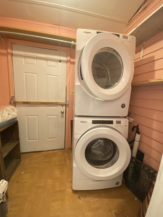 Building Photo - 841 Vedado Way NE