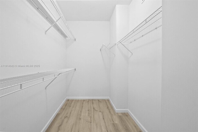 Building Photo - 17145 N Bay Rd