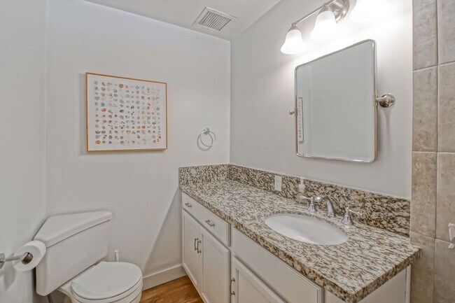 Building Photo - BEAUTIFULLY REMODELED (FURNISHED), 3BR3BA ...
