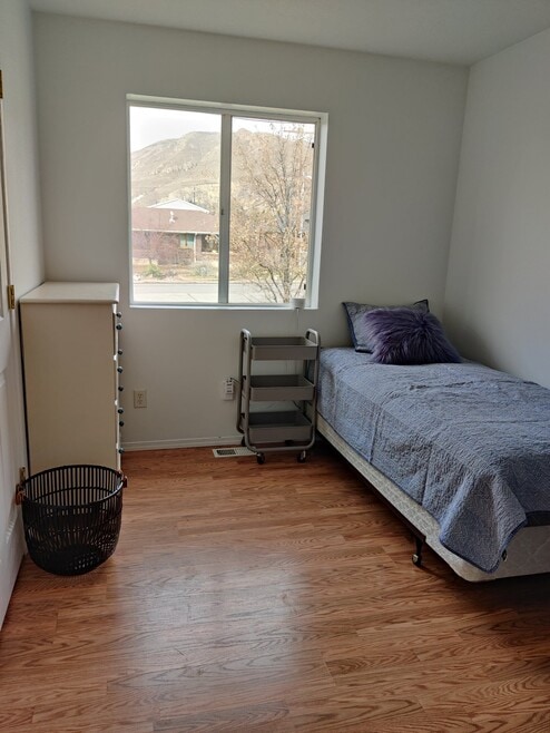 Building Photo - 584 Pugsley St