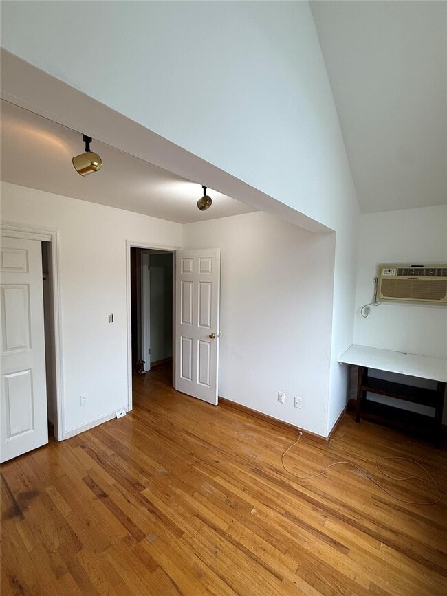 Building Photo - 23 Brookside Dr W