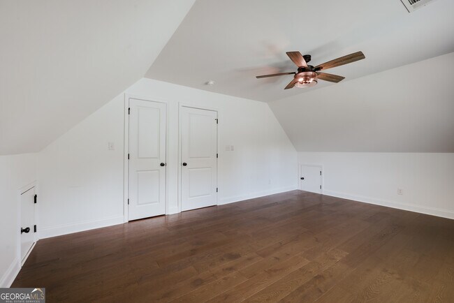 Building Photo - 499 Little Oak St