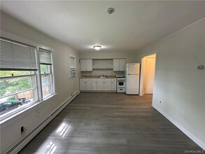 Building Photo - 11 Chase Ave