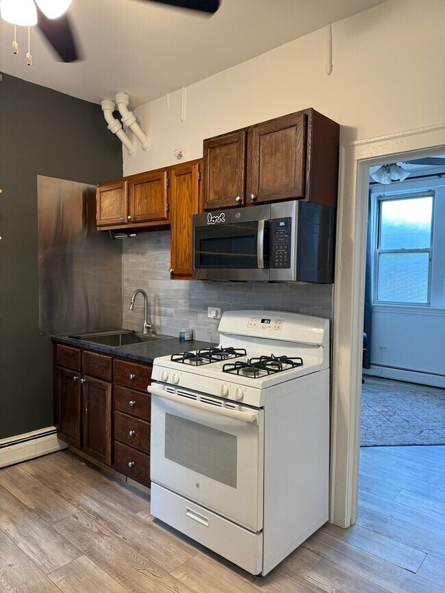 Building Photo - 6000 W Seminole St