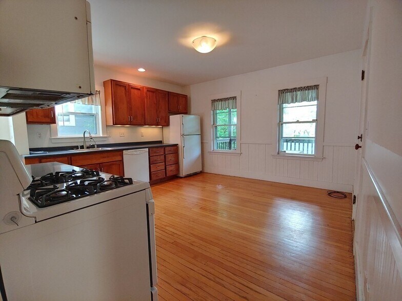 Primary Photo - 76 Wenham St