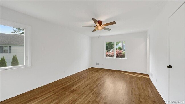 Building Photo - 118 Van Etten Blvd