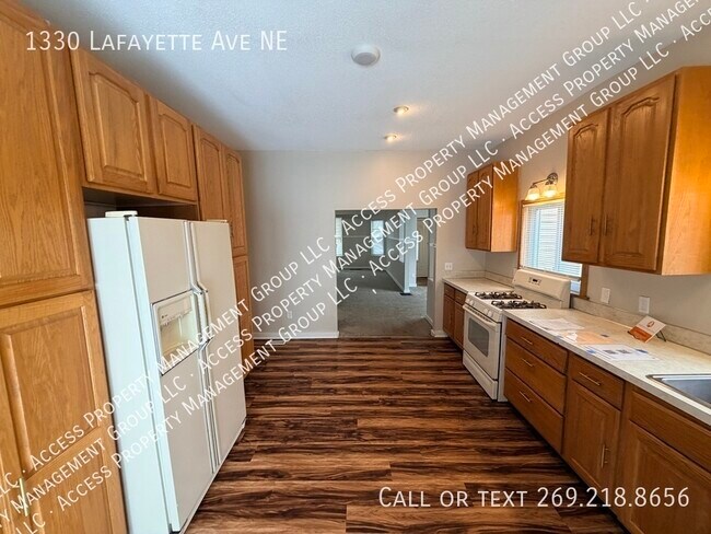 Building Photo - 1330 Lafayette Ave NE