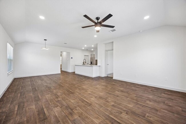 Building Photo - 105 Krause Spgs Dr