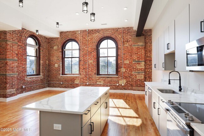 Building Photo - 179 Chelsea Ave