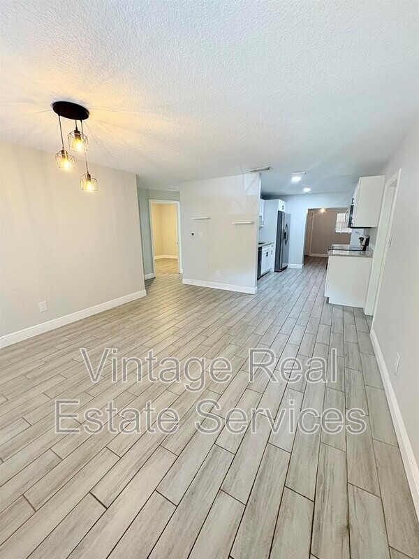 Building Photo - 4203 E Yukon St
