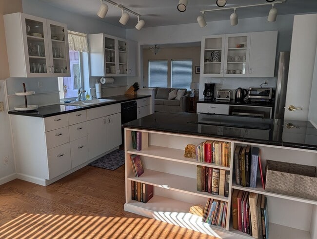 Building Photo - 14864 Channel Dr