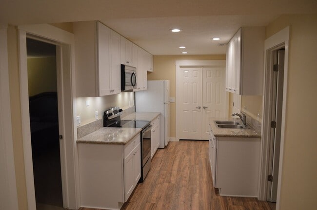 Building Photo - Luxurious 4-Bedroom Home with Mother-in-Law Suite