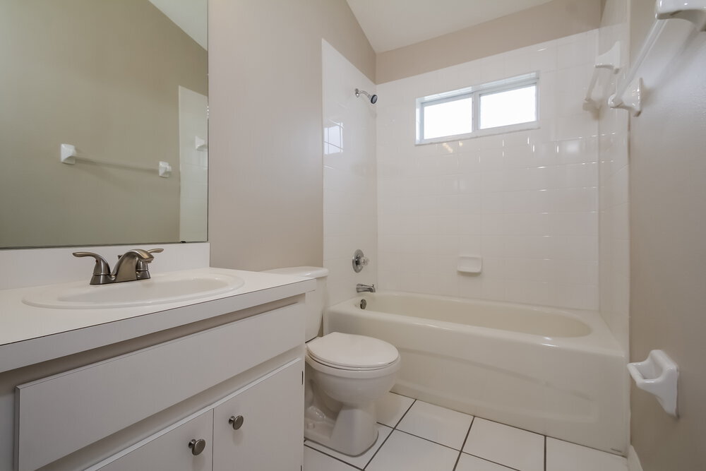 Building Photo - 9801 Laurel Ledge Dr