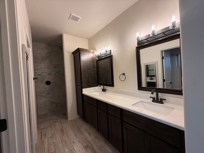 Building Photo - Spool home corner lot in the Foothills