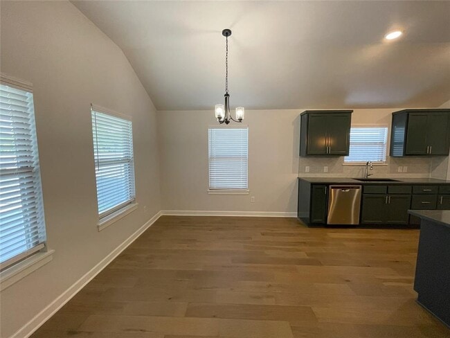 Building Photo - 413 Irish Ln