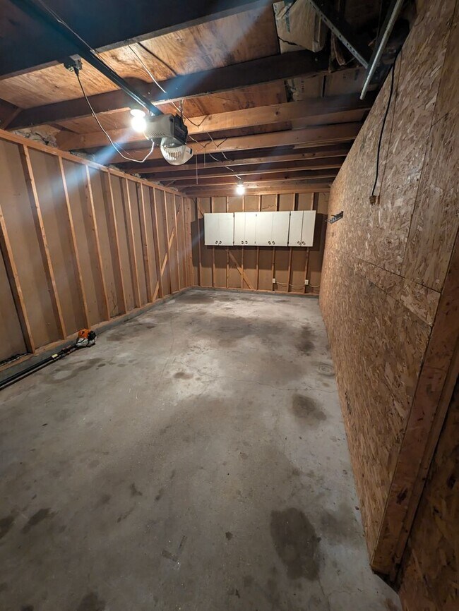 Building Photo - 1216 Robin Dr