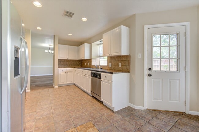 Building Photo - 138 W New Meadows Dr
