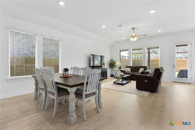 Building Photo - 2132 Magnolia Hl Dr