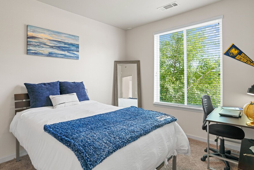 Interior Photo - Orion 1758 6th Ave