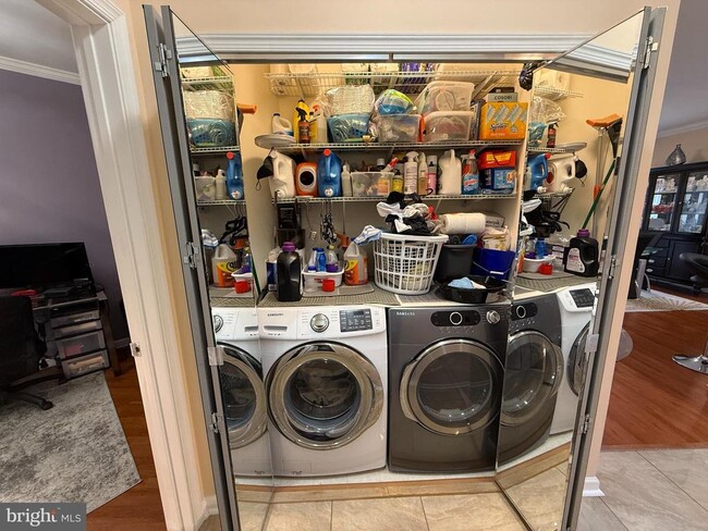 Building Photo - 266 Carson Terrace