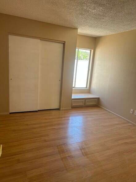 Building Photo - 726 E Villa Rita Dr