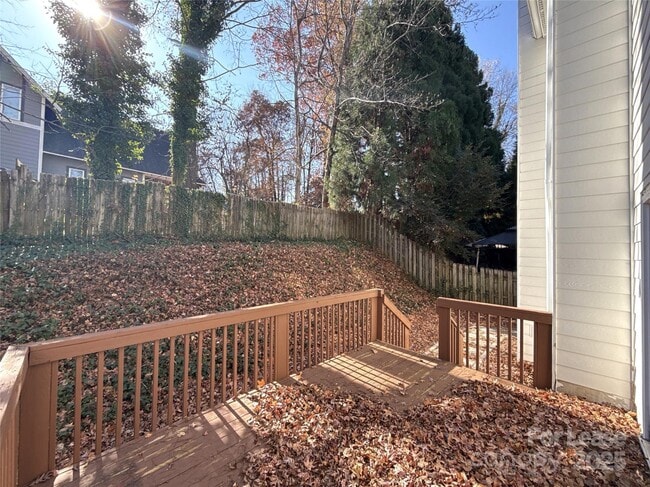 Building Photo - 1928 Dearmon Dr