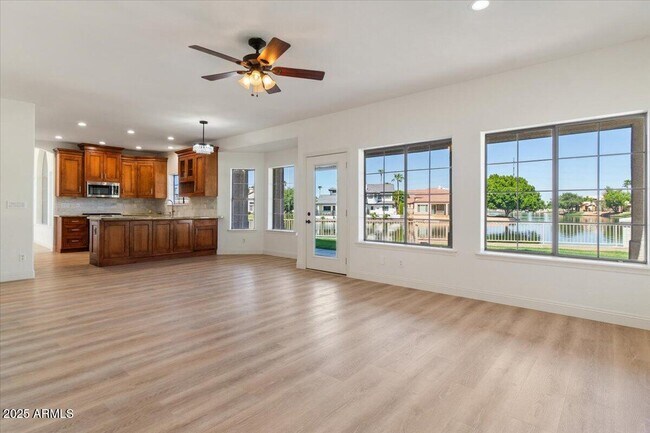 Building Photo - 1414 N Palmsprings Dr