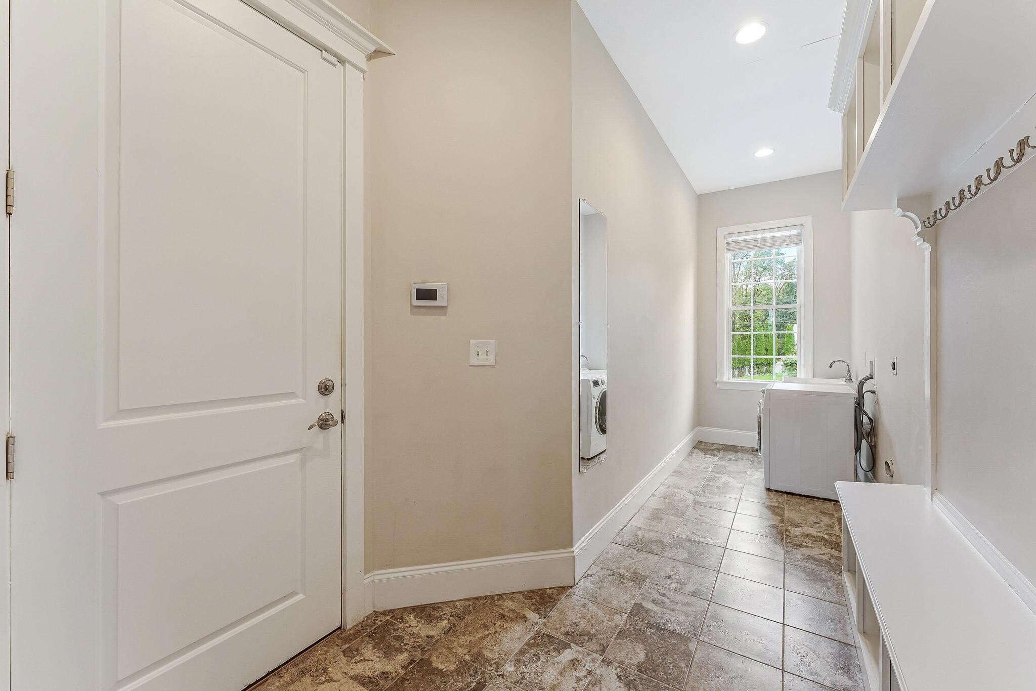 Building Photo - 829 Golden Arrow St