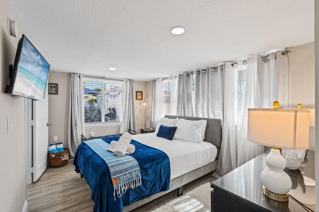 Building Photo - 214 Seacrest Ln