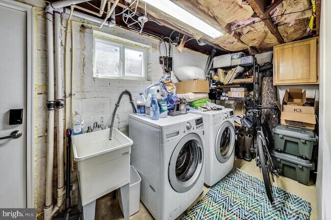 Building Photo - 213 Hawaii Ave NE