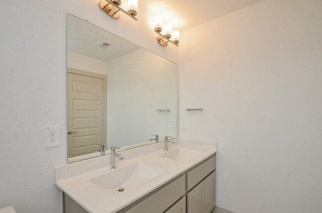 Building Photo - 29203 Pikes Peak Dr