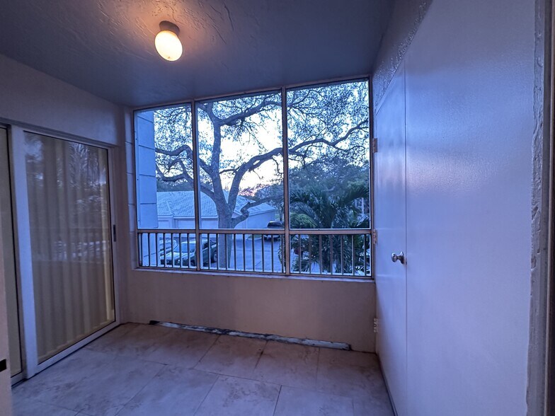 Building Photo - 2811 N Oakland Forest Dr