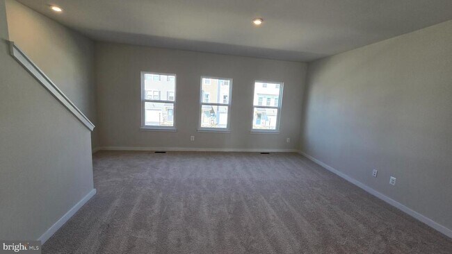 Building Photo - 66 Trotting Rd