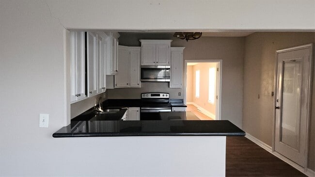 Building Photo - 4714 Sharon St