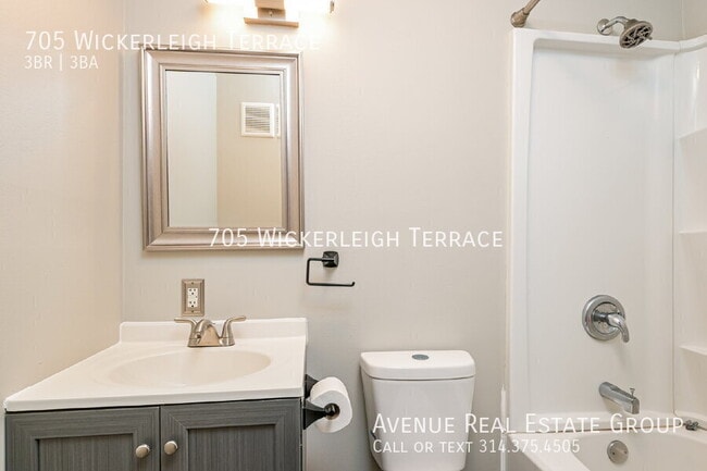Building Photo - 705 Wickerleigh Terrace