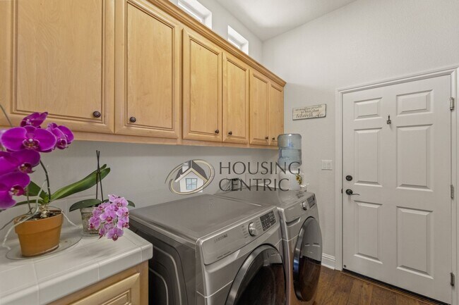 Building Photo - Executive Gated Serrano Golf-Course Home with Views of the 16th Hole!