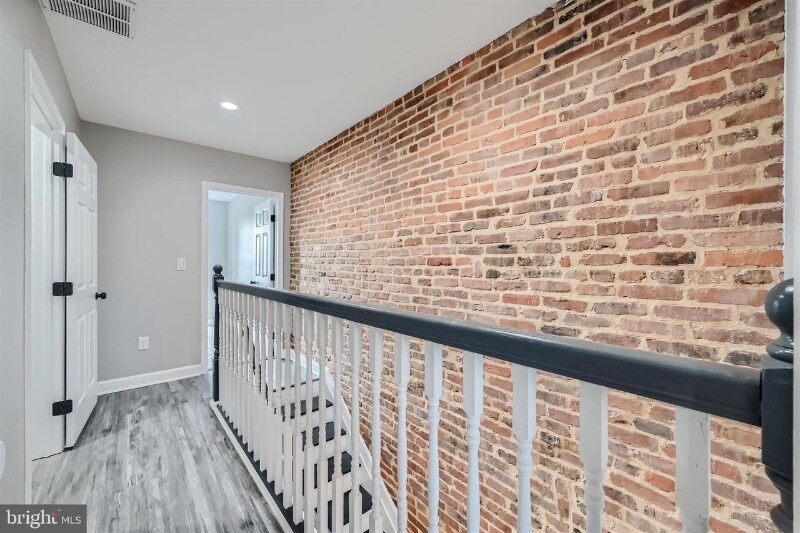 Building Photo - 616 N Streeper St