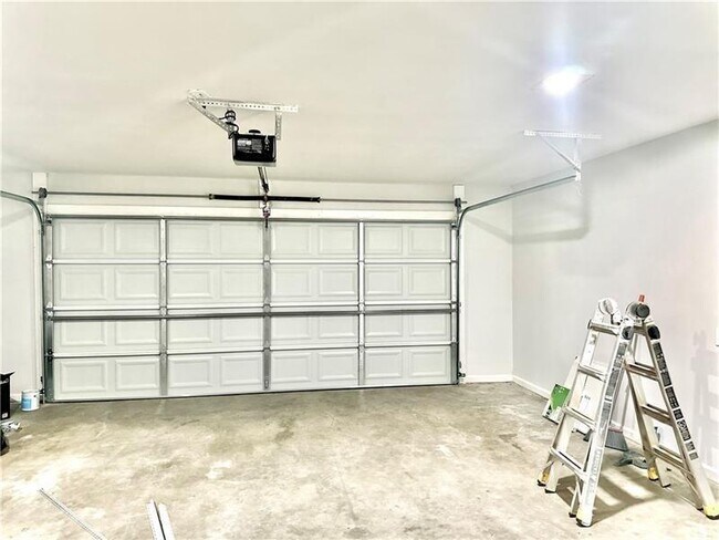 Building Photo - 312 Woodmont Ct