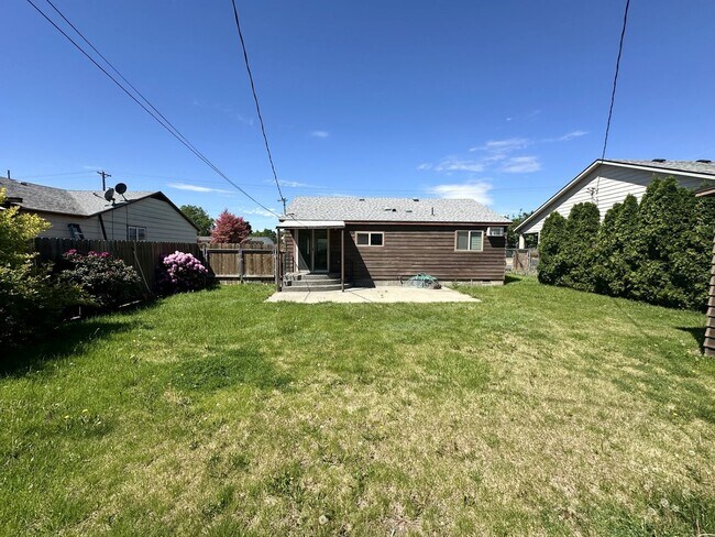 Building Photo - Great Richland location!