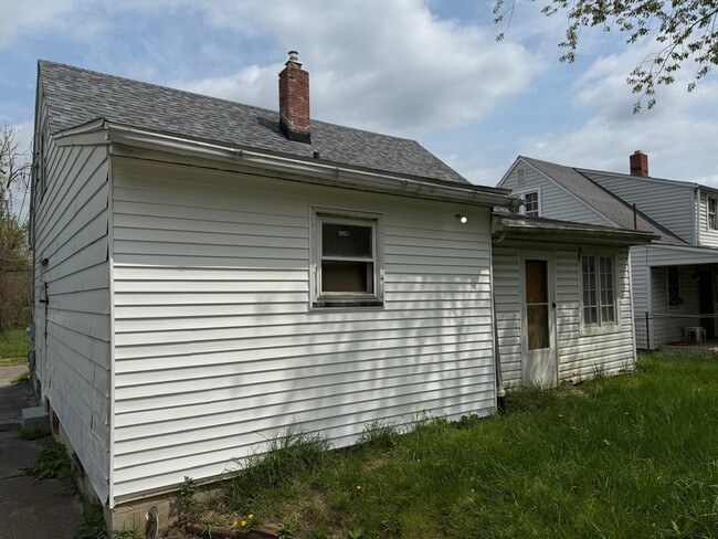 Building Photo - 219 E Florida Ave