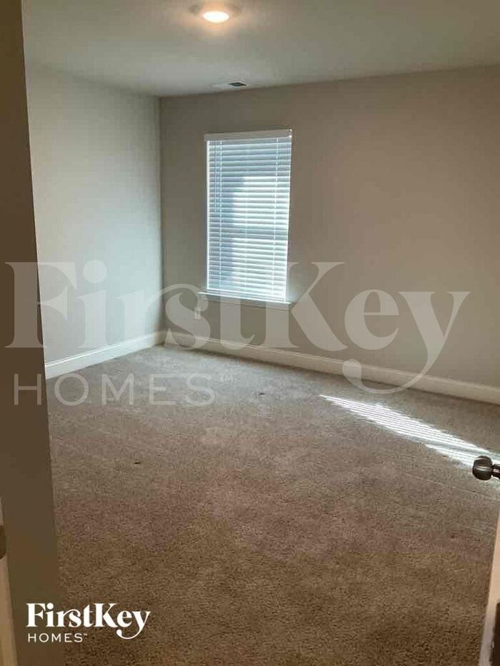 Building Photo - 215 Cheshire Dr