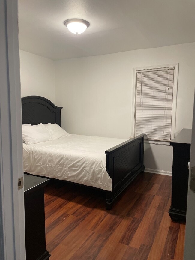 Building Photo - 1860 Rochester Rd