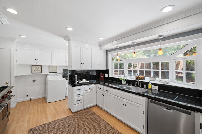 Building Photo - 35 Franciscan Way