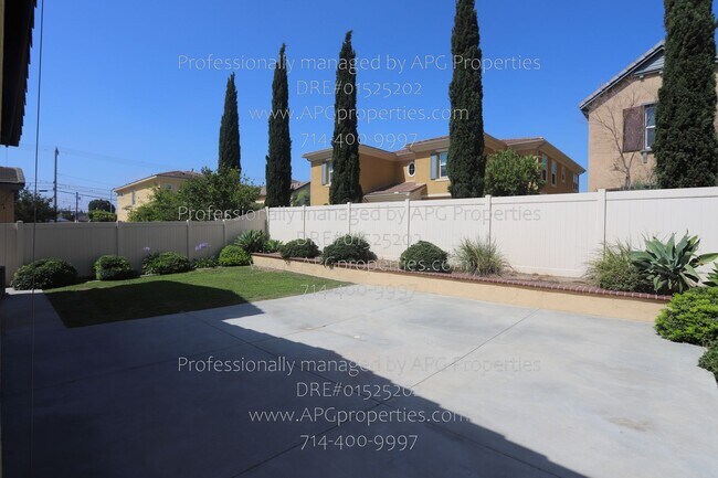 Building Photo - 509 S Trident St